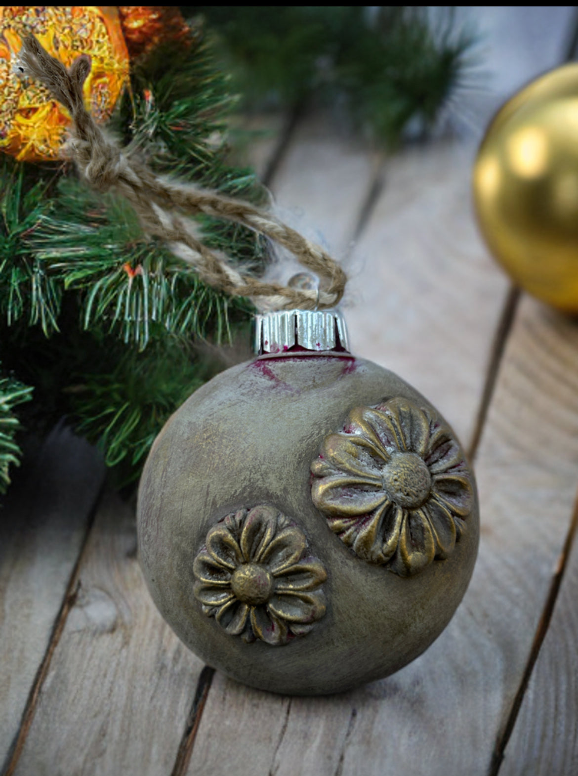 Gilded Daisy Ornament