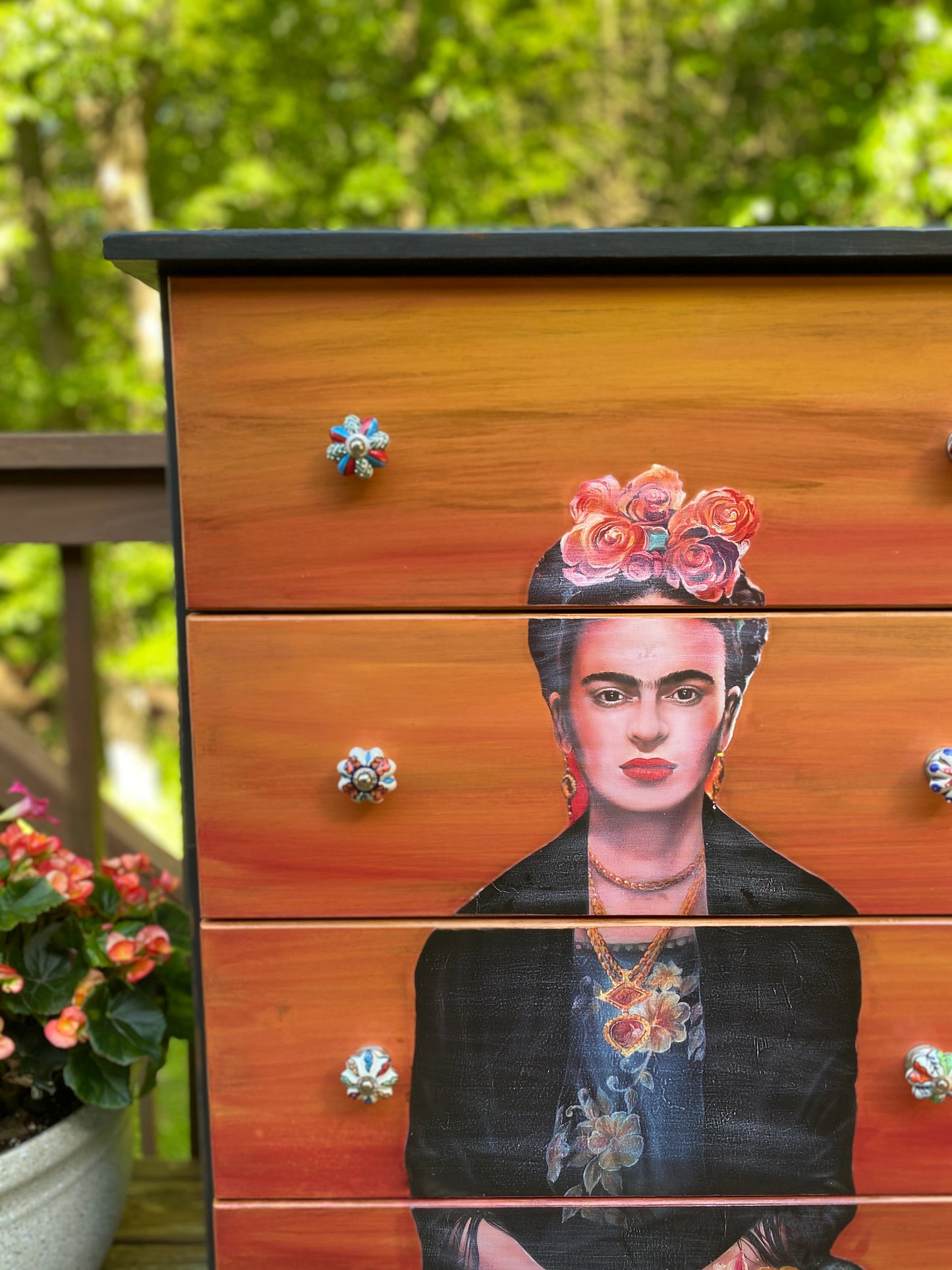 Frida Dresser